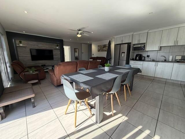 5 Bedroom Property for Sale in Reebok Western Cape